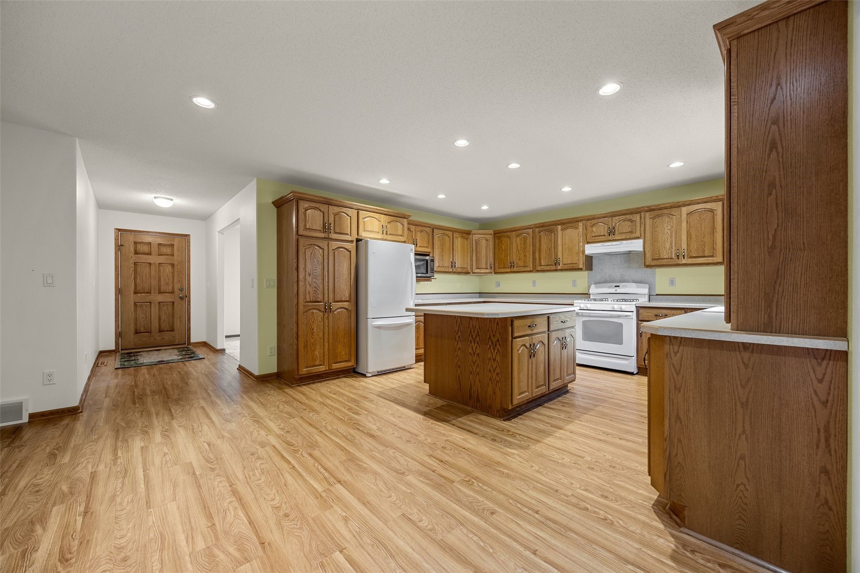 230 S Blairsferry Crossing Hiawatha IA 52233