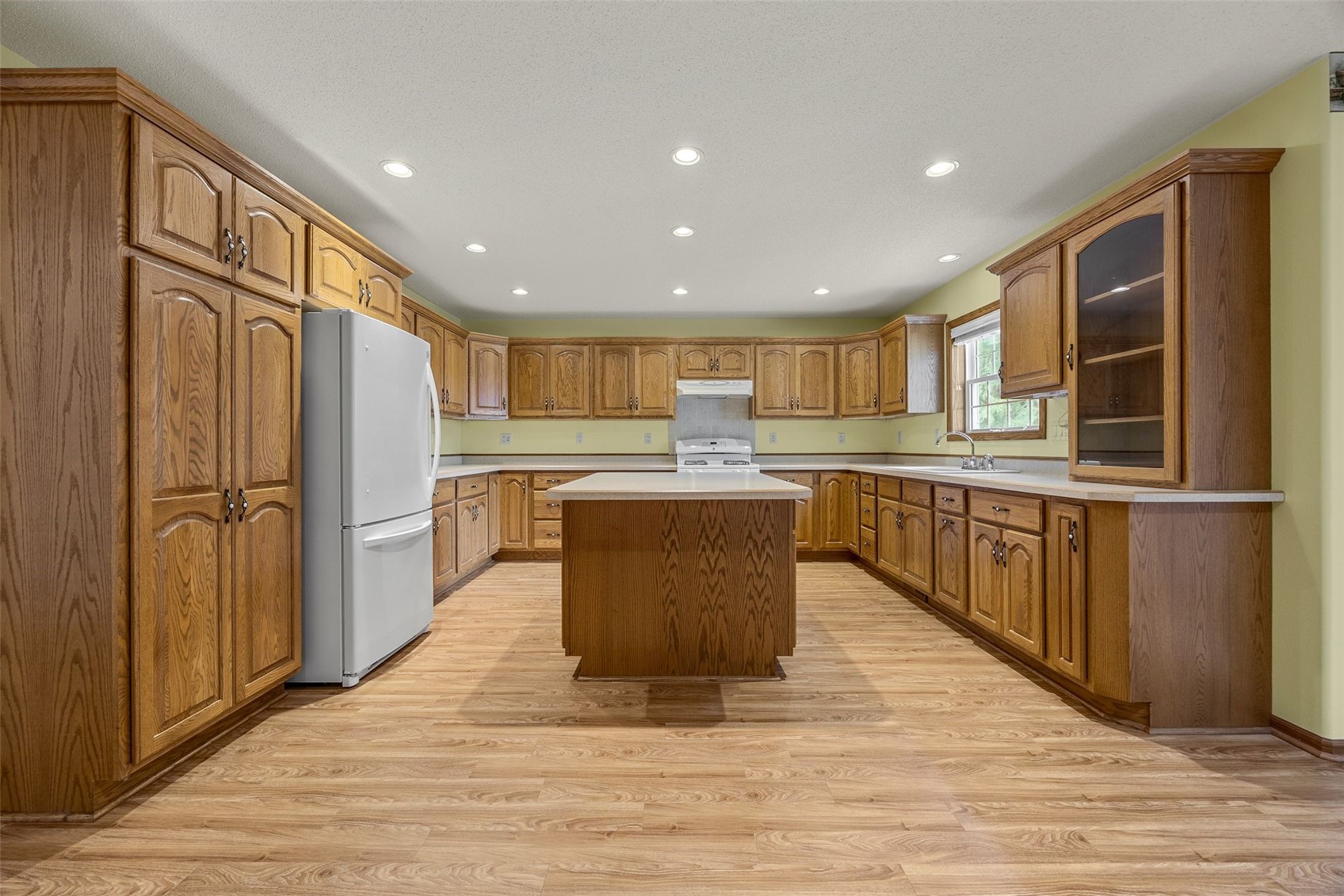 230 S Blairsferry Crossing Hiawatha IA 52233