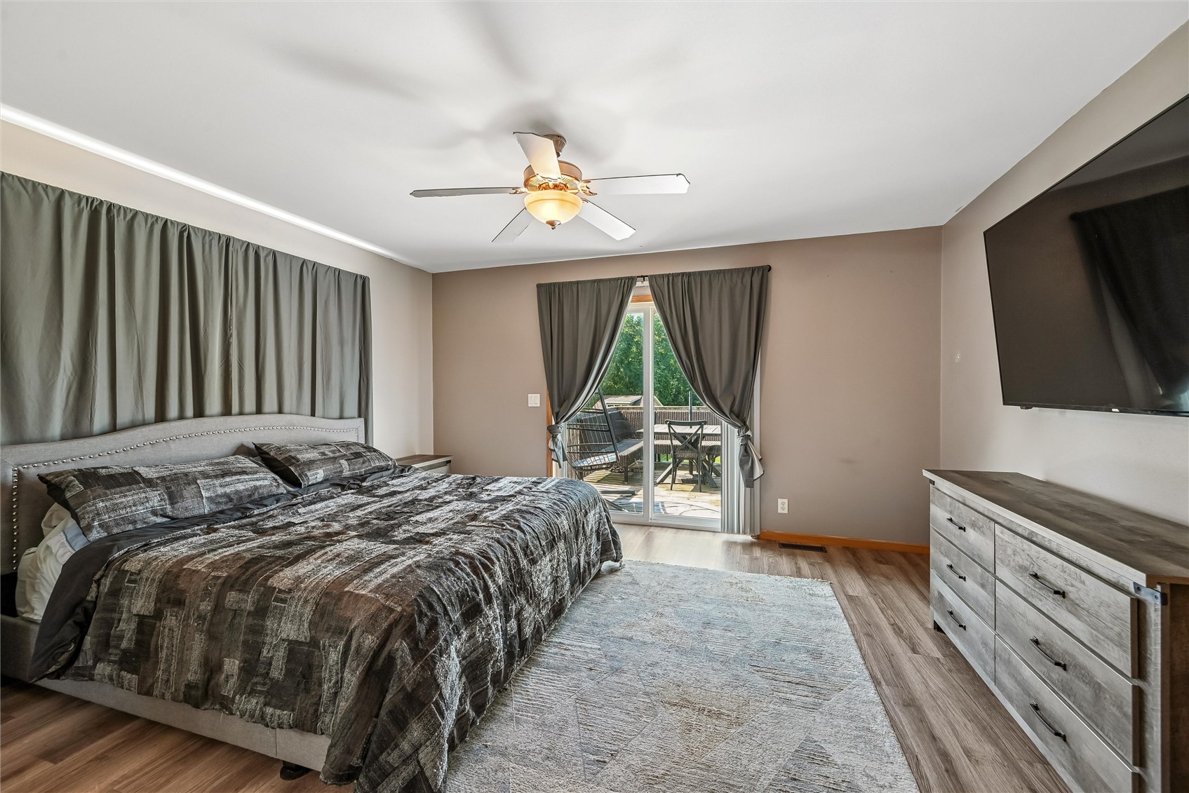 2590 Meadow View Drive Urbana IA 52345