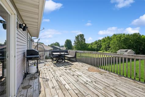 2590 Meadow View Drive Urbana IA 52345