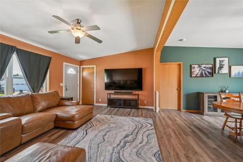 2590 Meadow View Drive Urbana IA 52345