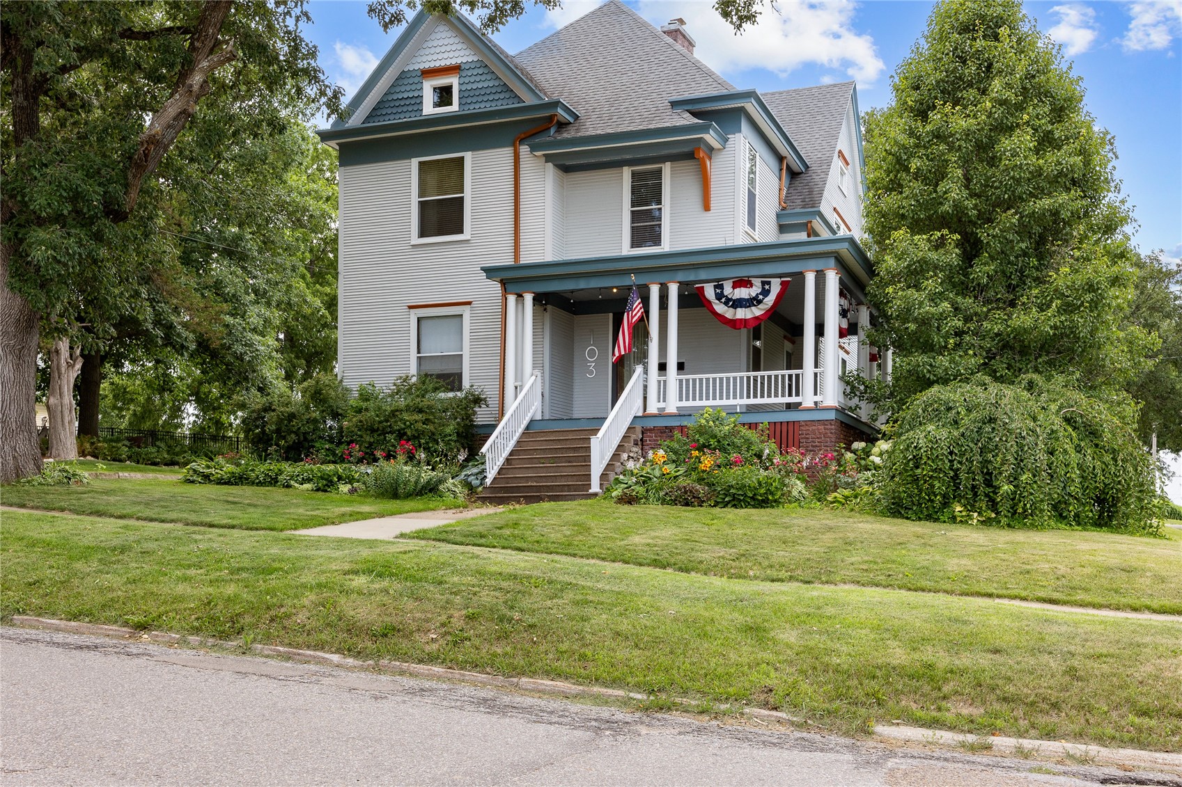 103 10th Avenue SW Mt Vernon IA 52314