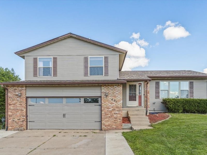 431 Teakwood Lane NE Cedar Rapids IA 52402