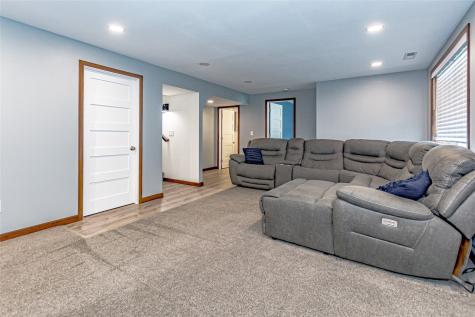 9506 Grand Oaks Drive NE Cedar Rapids IA 52402