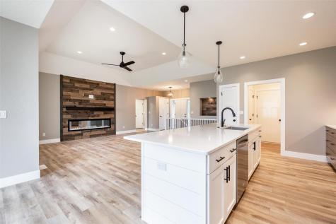 1735 Parkland Drive Ely IA 52227