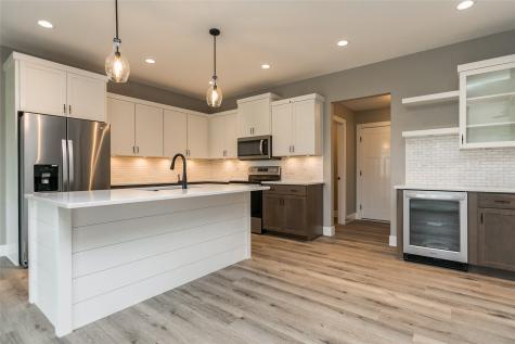 1735 Parkland Drive Ely IA 52227