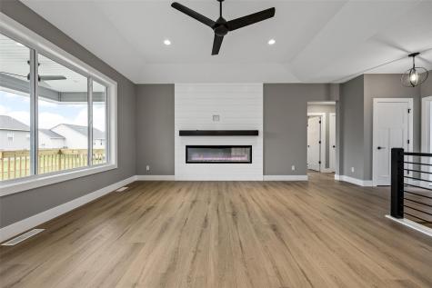1735 Parkland Drive Ely IA 52227