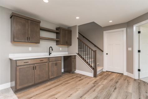 1735 Parkland Drive Ely IA 52227
