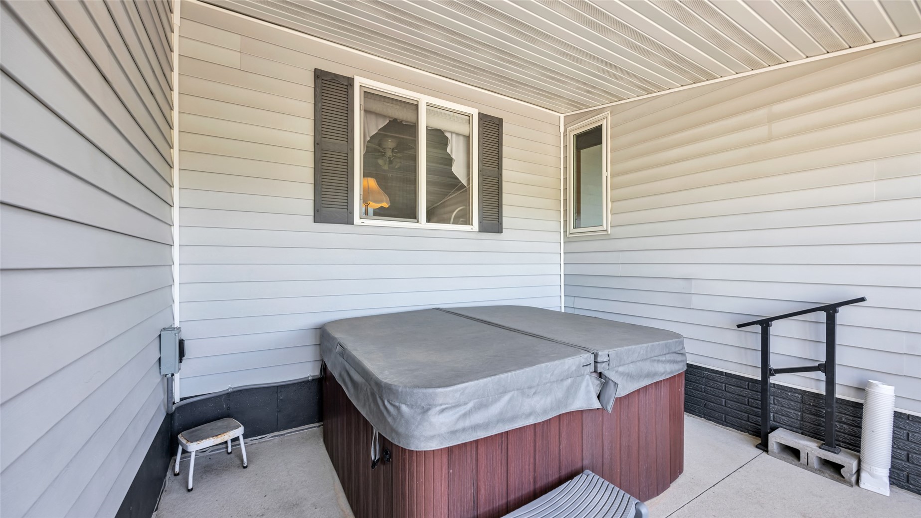 1454 58th Street Garrison IA 52229