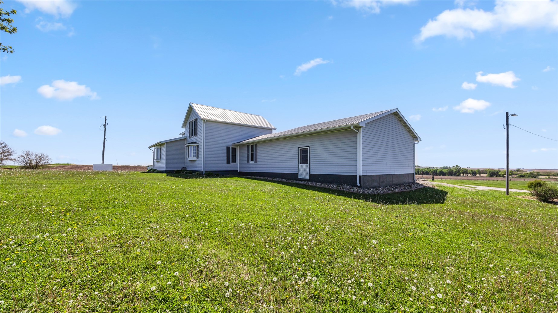 1454 58th Street Garrison IA 52229