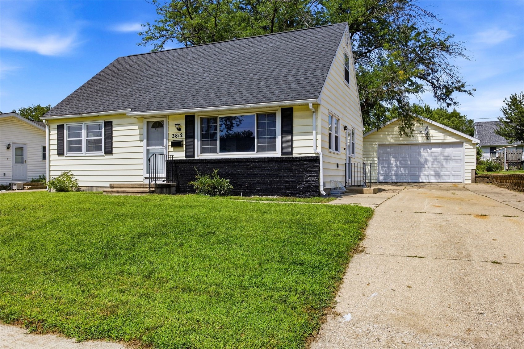 Cedar Rapids IA, 3812 Vine Avenue SE