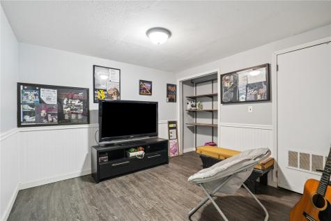 6704 Idlebrook Lane NE Cedar Rapids IA 52402