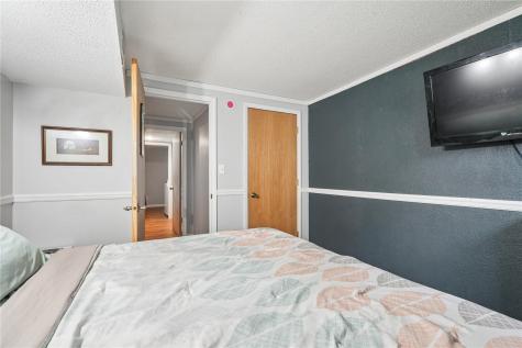 6704 Idlebrook Lane NE Cedar Rapids IA 52402