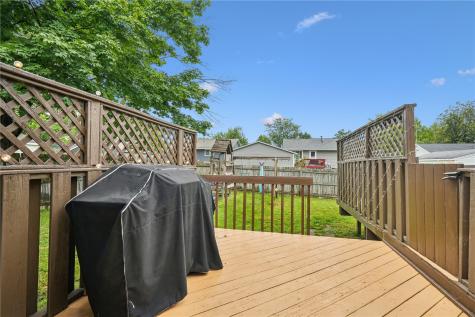 6704 Idlebrook Lane NE Cedar Rapids IA 52402
