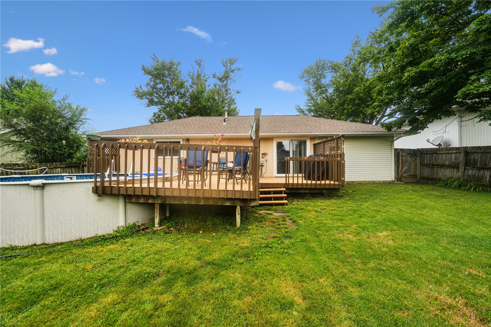 6704 Idlebrook Lane NE Cedar Rapids IA 52402