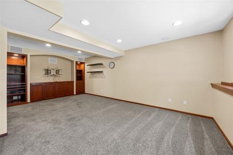 860 Wolf Ridge Road Hiawatha IA 52233