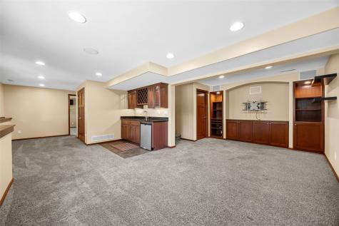 860 Wolf Ridge Road Hiawatha IA 52233