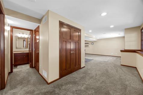 860 Wolf Ridge Road Hiawatha IA 52233