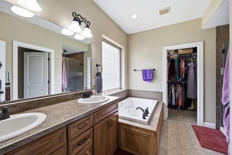 3501 Royal SW Cedar Rapids IA 52404