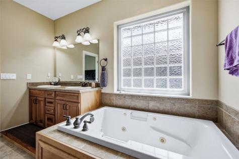 3501 Royal SW Cedar Rapids IA 52404
