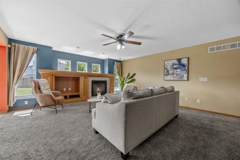 380 Oak Park Circle Marion IA 52302