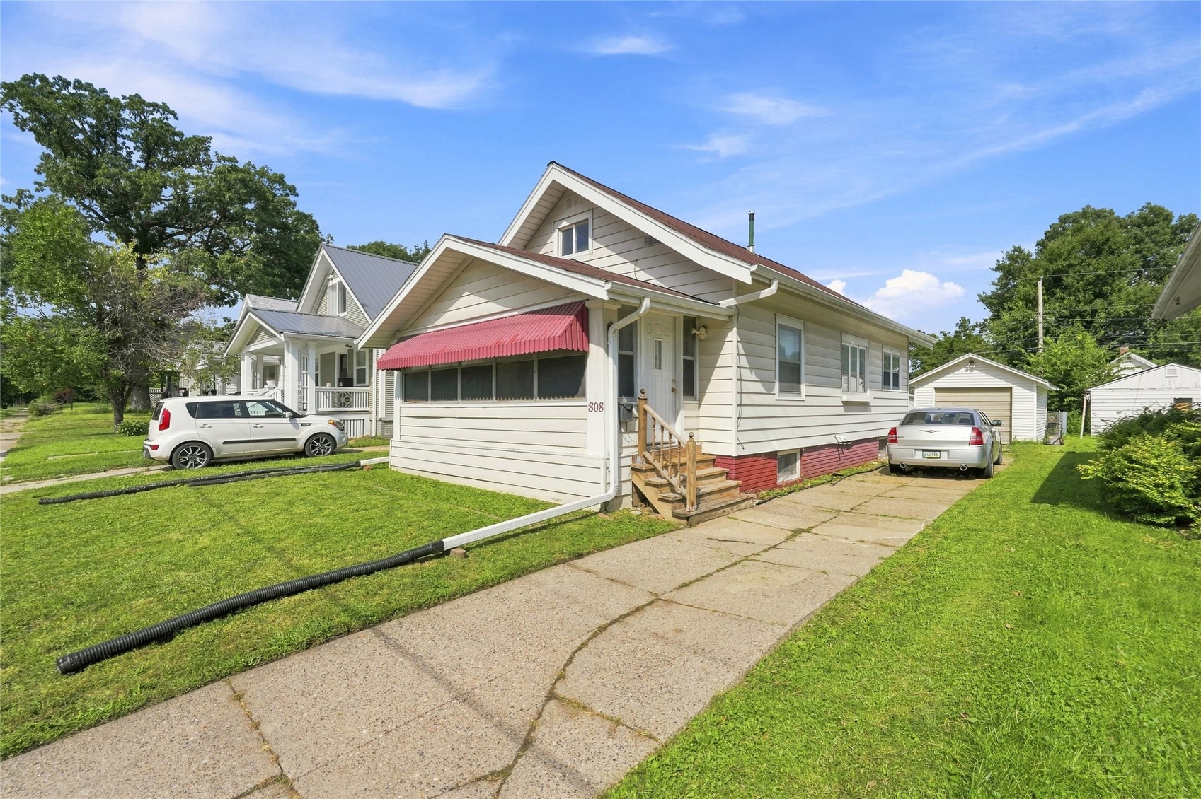 808 Oakland Road NE Cedar Rapids IA 52402