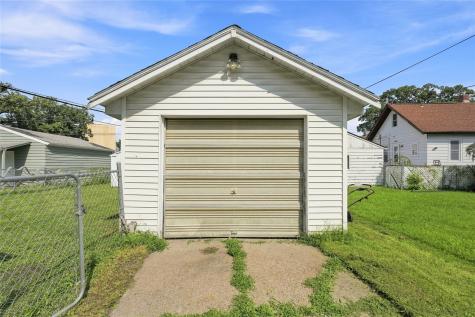 808 Oakland Road NE Cedar Rapids IA 52402