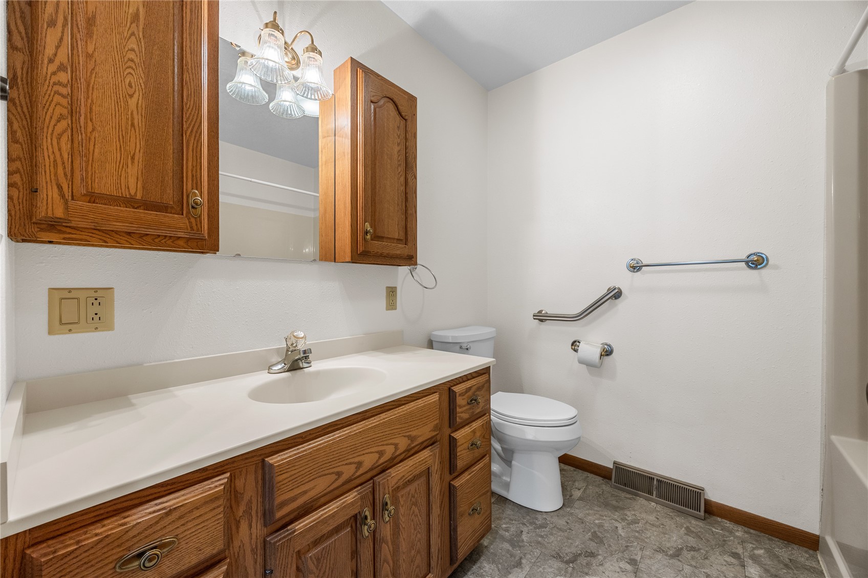 506 3rd Avenue Newhall IA 52315