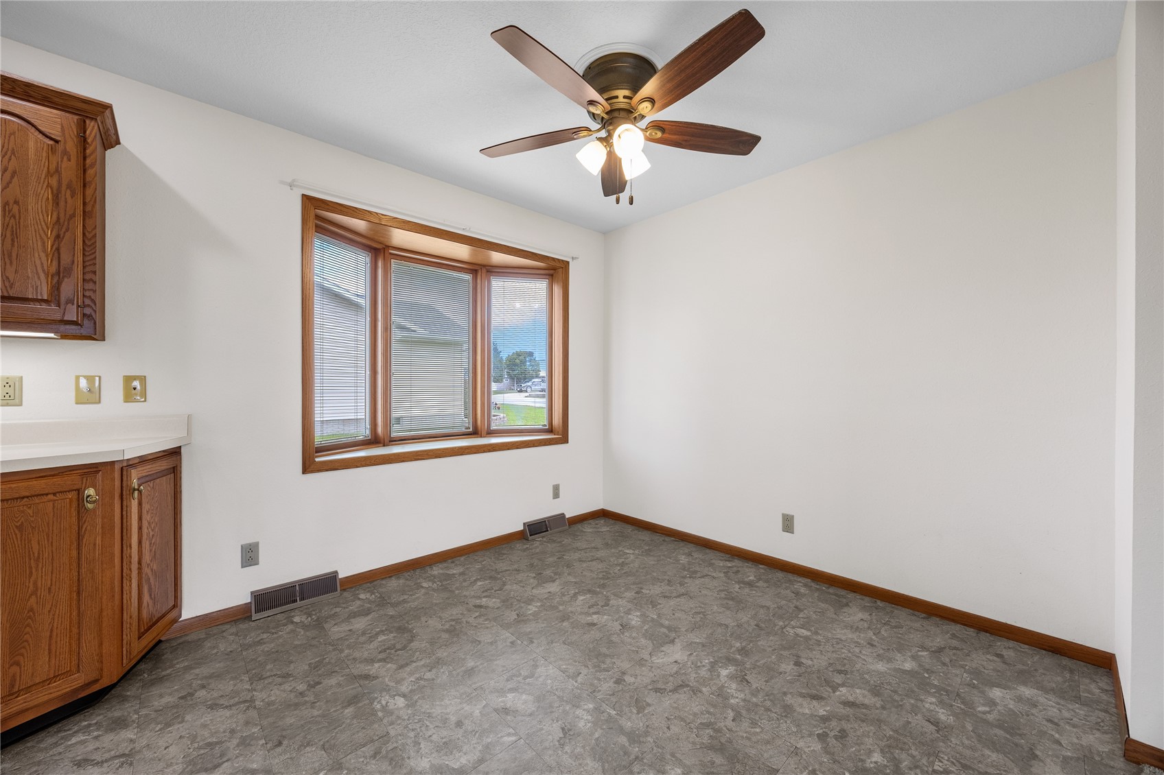 506 3rd Avenue Newhall IA 52315