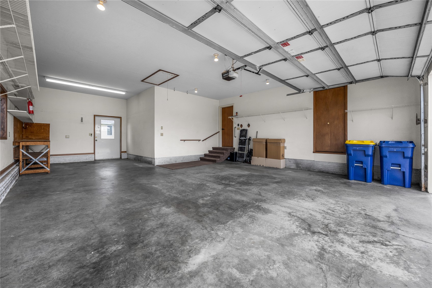 506 3rd Avenue Newhall IA 52315