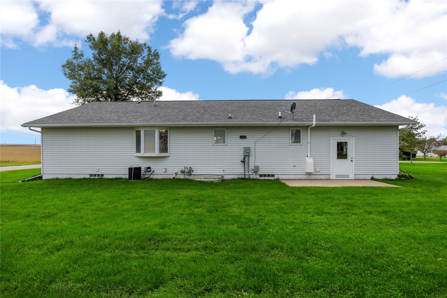 506 3rd Avenue Newhall IA 52315