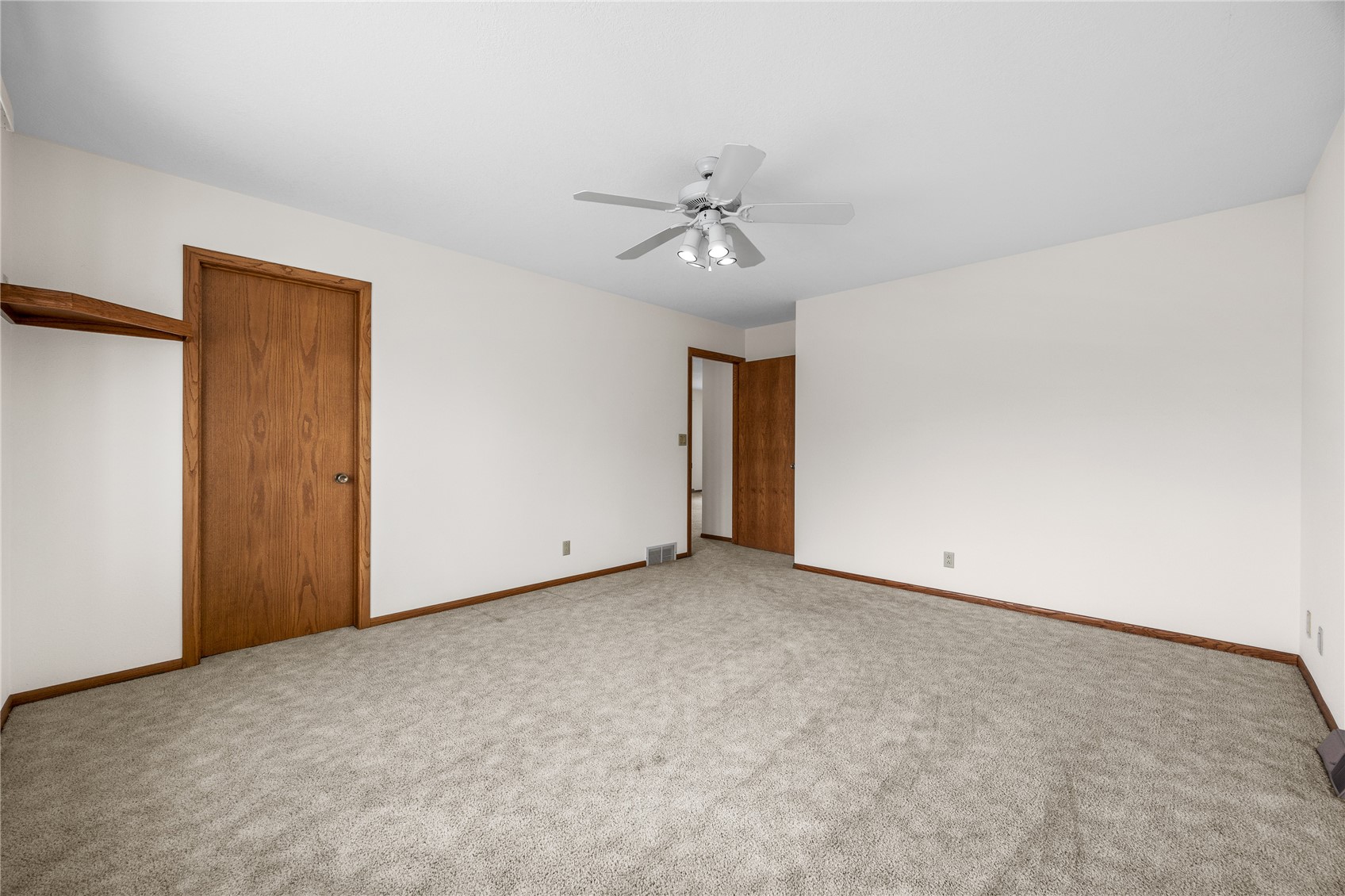 506 3rd Avenue Newhall IA 52315