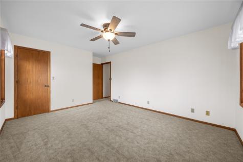 506 3rd Avenue Newhall IA 52315