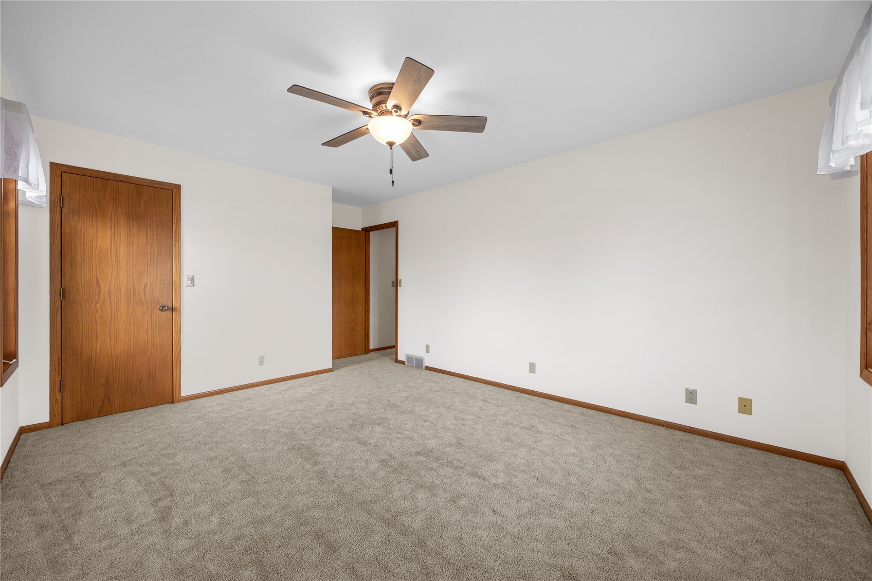 506 3rd Avenue Newhall IA 52315