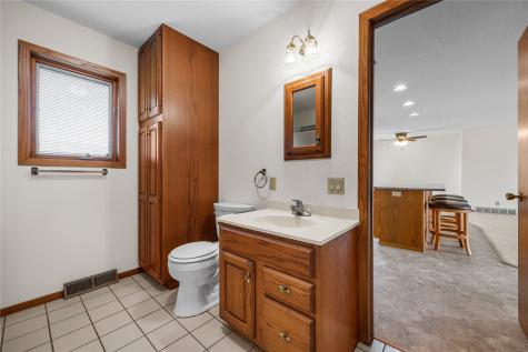 506 3rd Avenue Newhall IA 52315