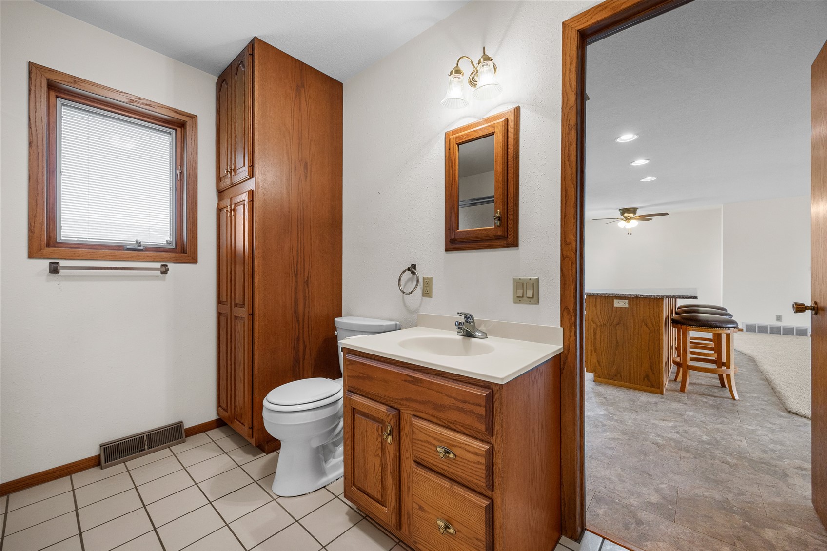 506 3rd Avenue Newhall IA 52315