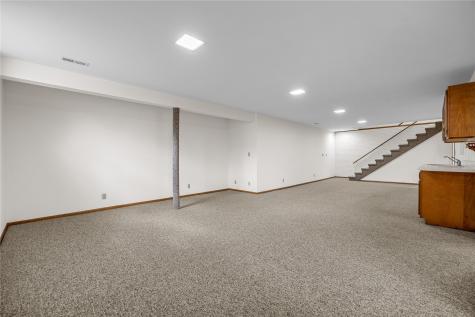 506 3rd Avenue Newhall IA 52315