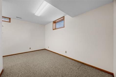 506 3rd Avenue Newhall IA 52315