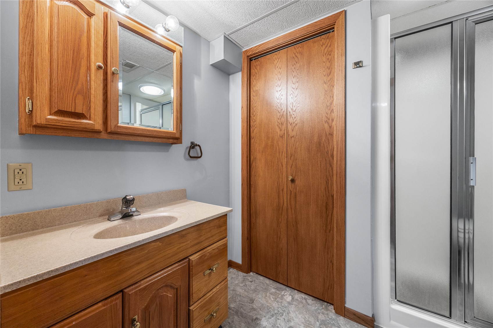 506 3rd Avenue Newhall IA 52315