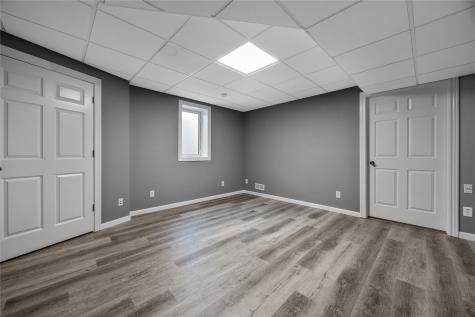 506 3rd Avenue Newhall IA 52315