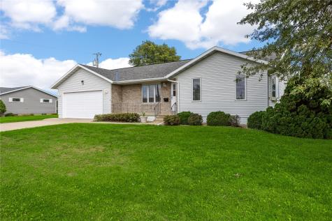 506 3rd Avenue Newhall IA 52315