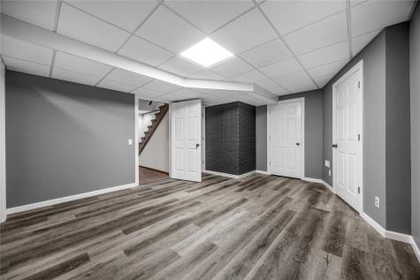506 3rd Avenue Newhall IA 52315