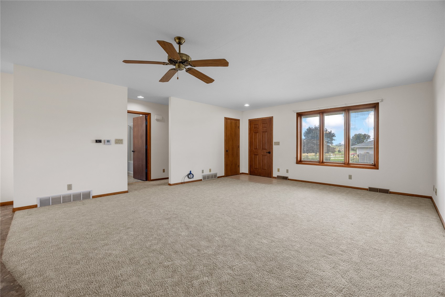 506 3rd Avenue Newhall IA 52315