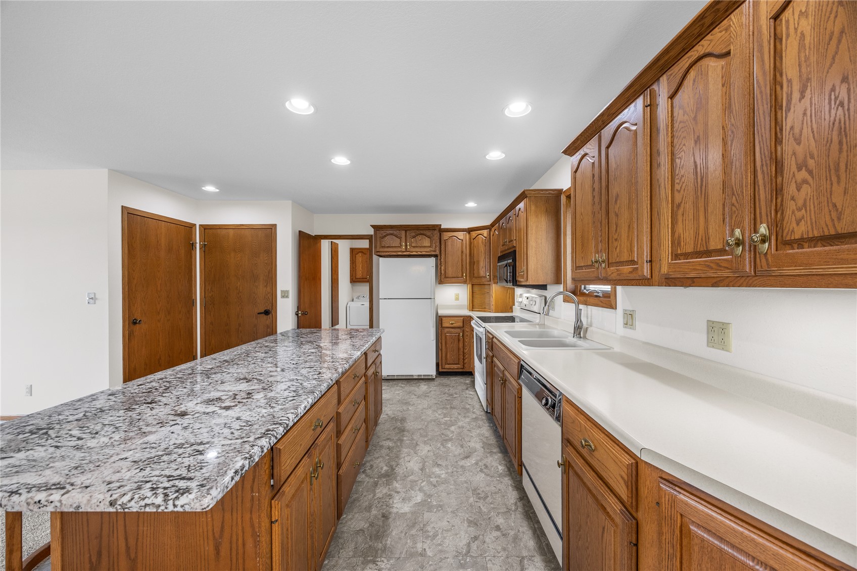506 3rd Avenue Newhall IA 52315