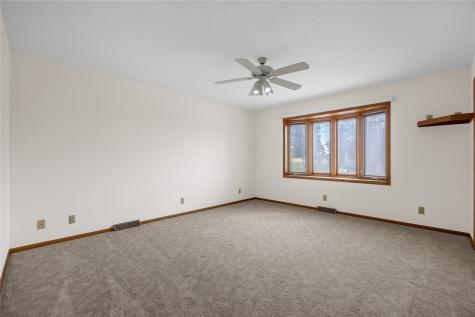 506 3rd Avenue Newhall IA 52315