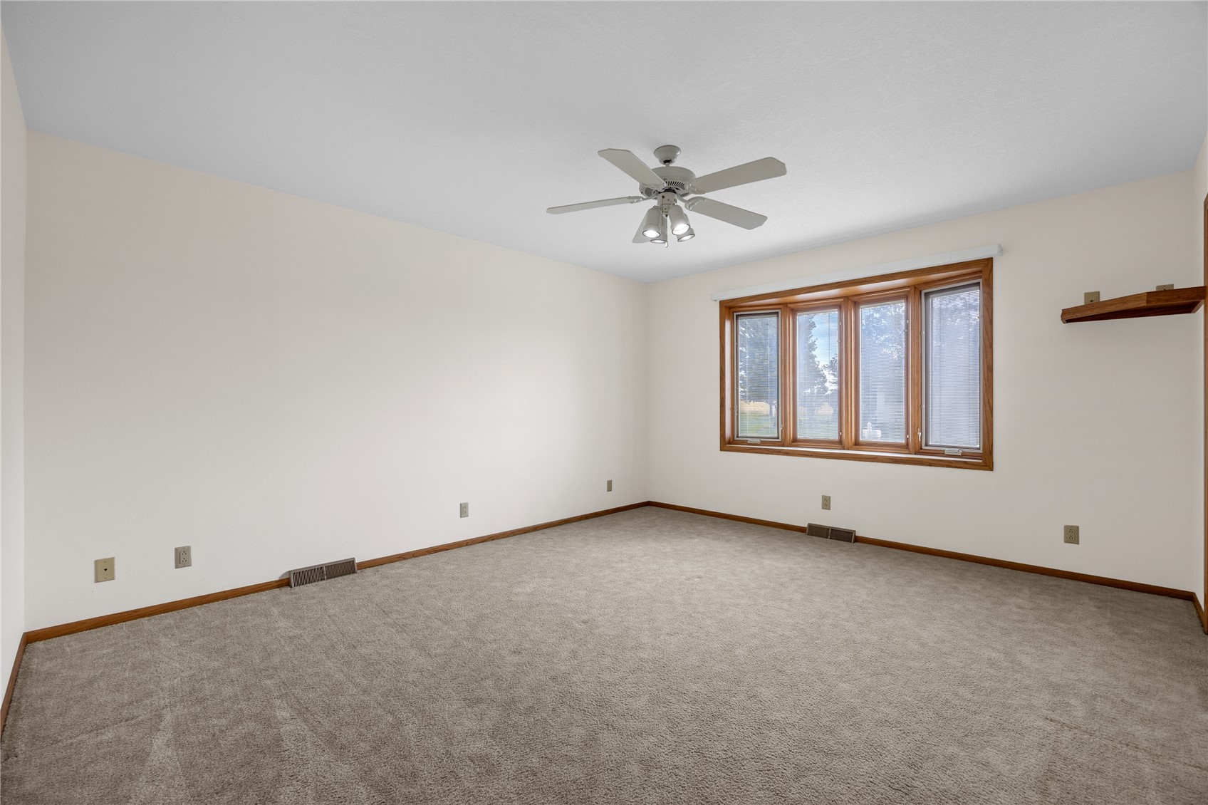 506 3rd Avenue Newhall IA 52315