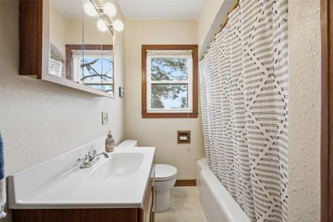 1829 K Avenue NE Cedar Rapids IA 52402