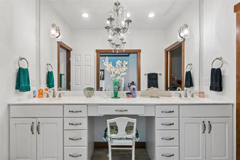 2245 Tranquil Court NW Cedar Rapids IA 52405