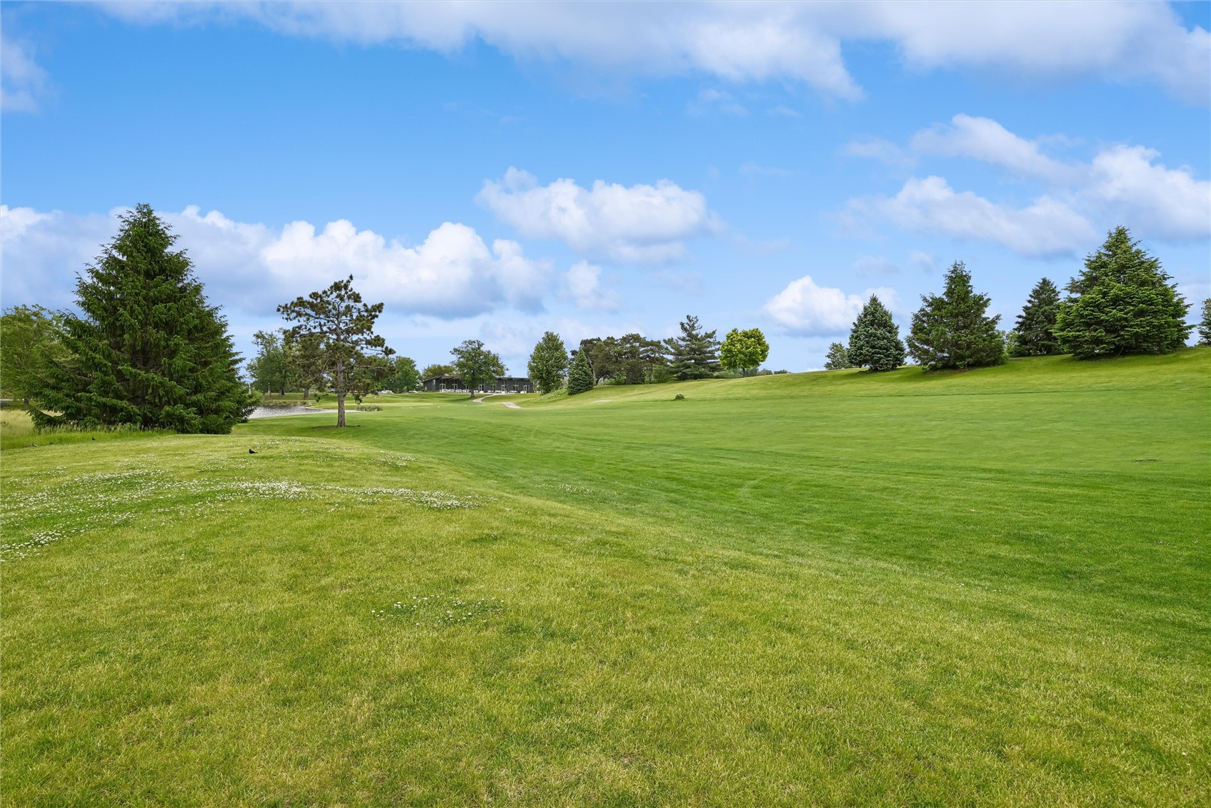 2245 Tranquil Court NW Cedar Rapids IA 52405