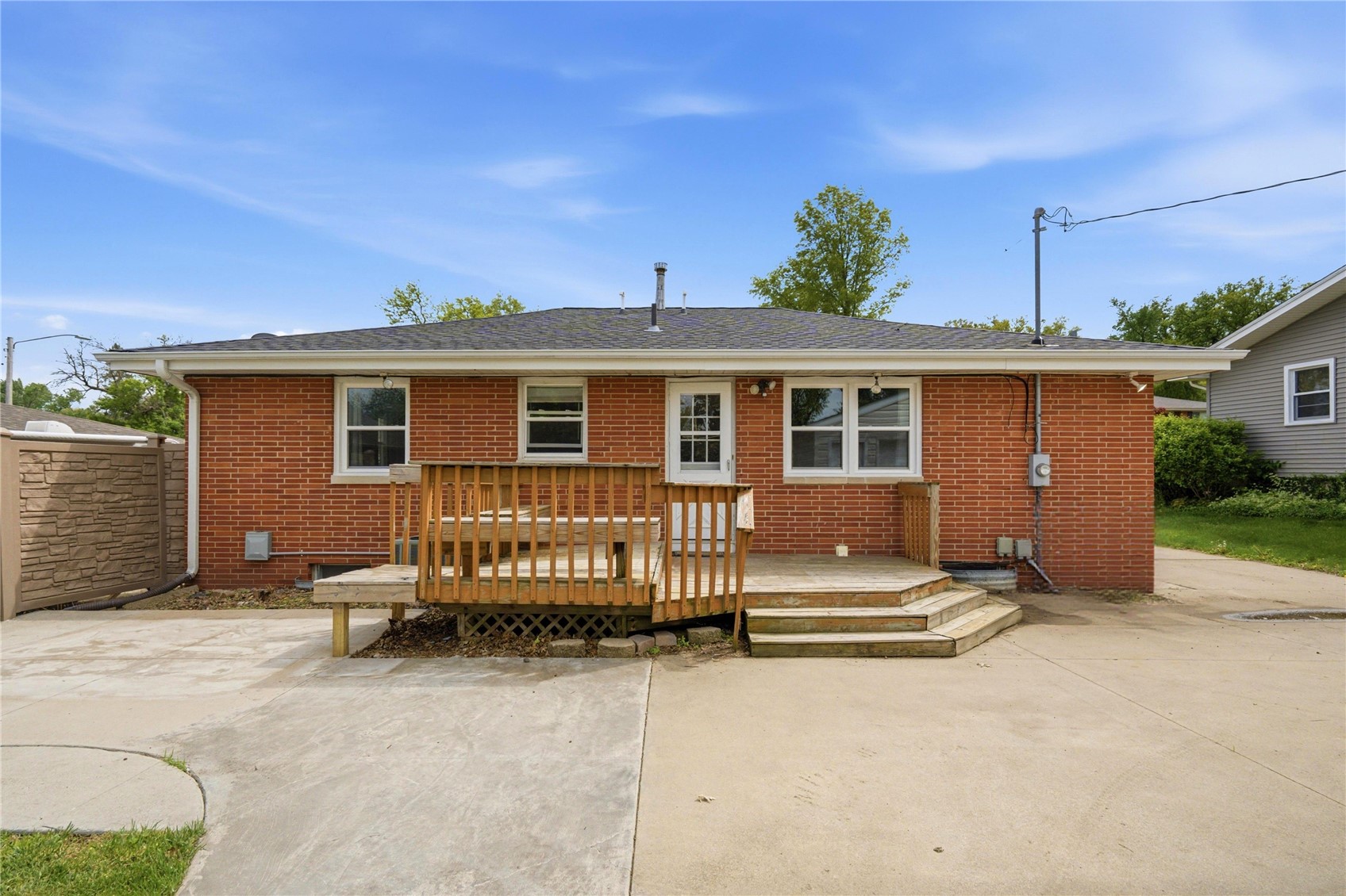 2132 Larry Drive NE Cedar Rapids IA 52402